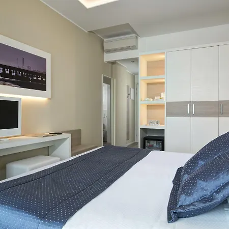 Aurora 4*