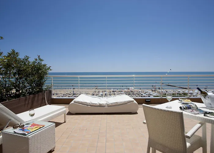Aurora Hotel 4*