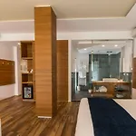 Aurora 4*