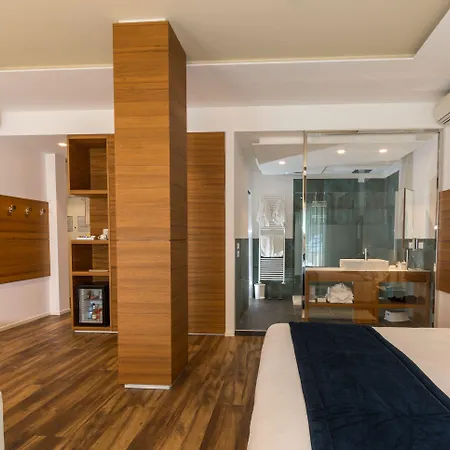 Aurora 4*