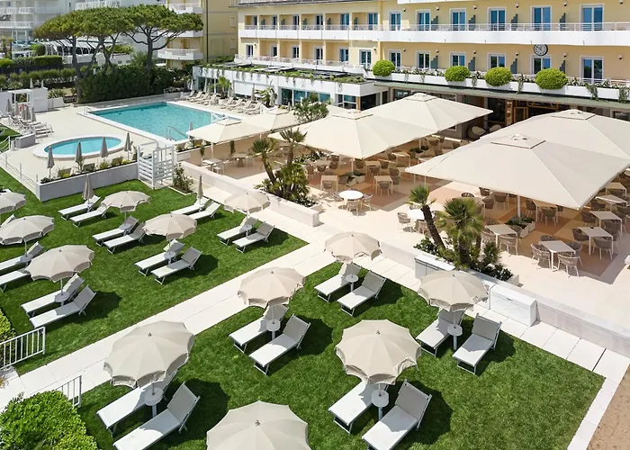 Aurora Hotel 4*