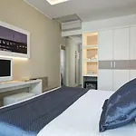 Aurora 4*