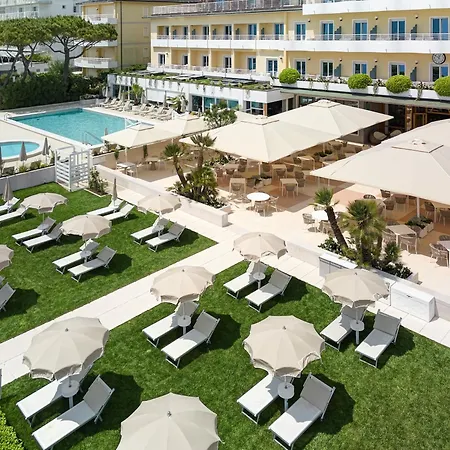 Aurora Hotel 4*