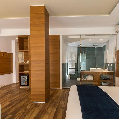 Aurora Hotel 4*