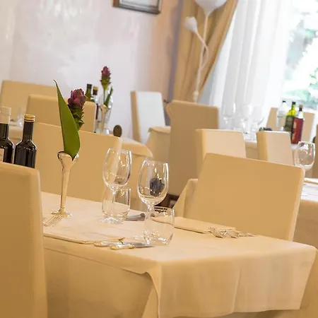 Aurora Hotel 4*